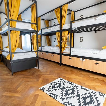 White Wolf House Hostel & Apartments Прага Экстерьер фото