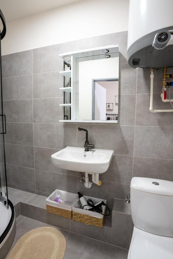White Wolf House Hostel & Apartments Прага Экстерьер фото