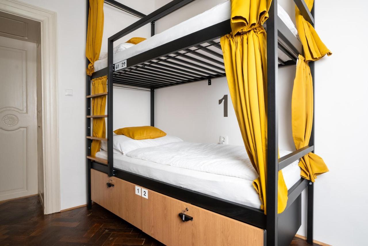 White Wolf House Hostel & Apartments Прага Экстерьер фото