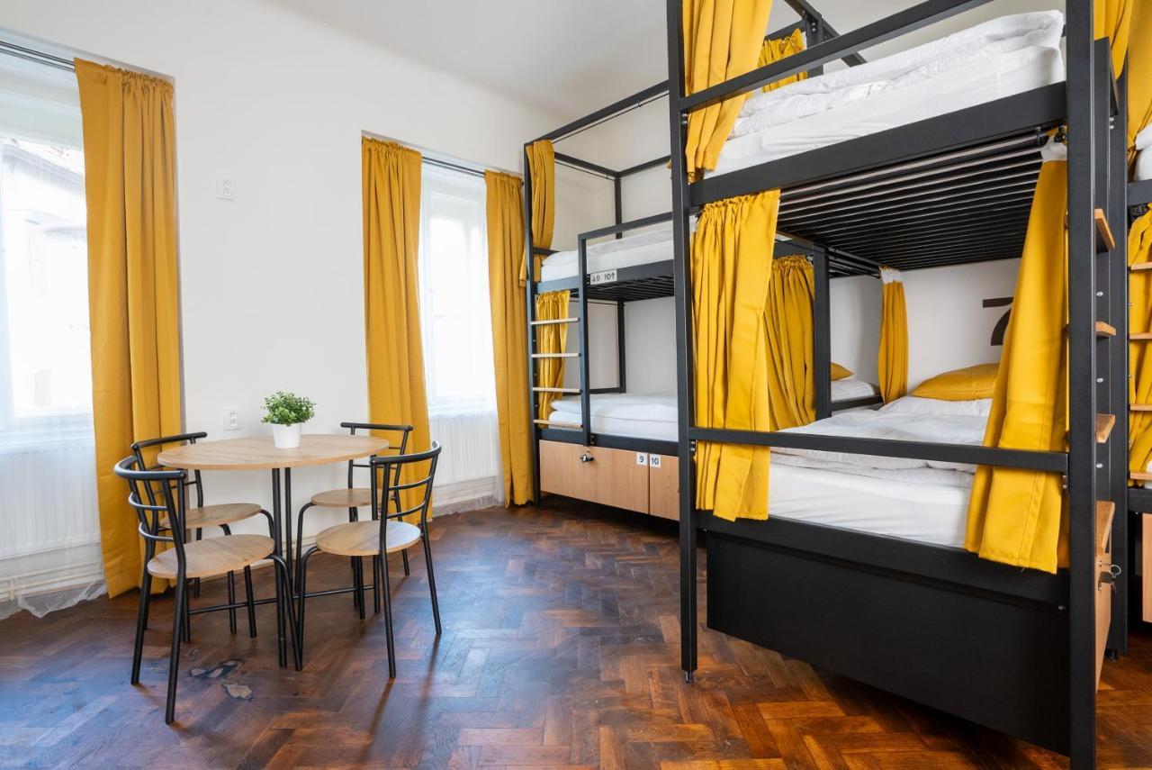White Wolf House Hostel & Apartments Прага Экстерьер фото