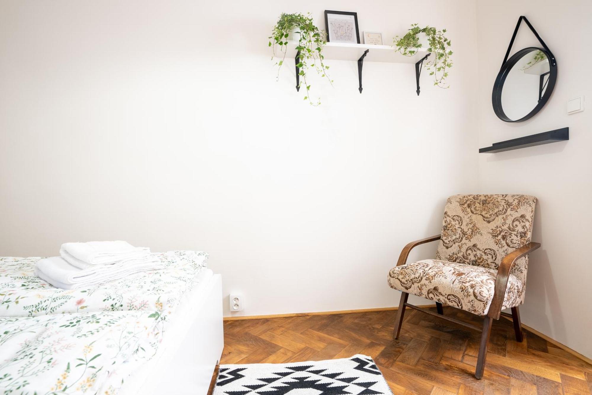 White Wolf House Hostel & Apartments Прага Экстерьер фото