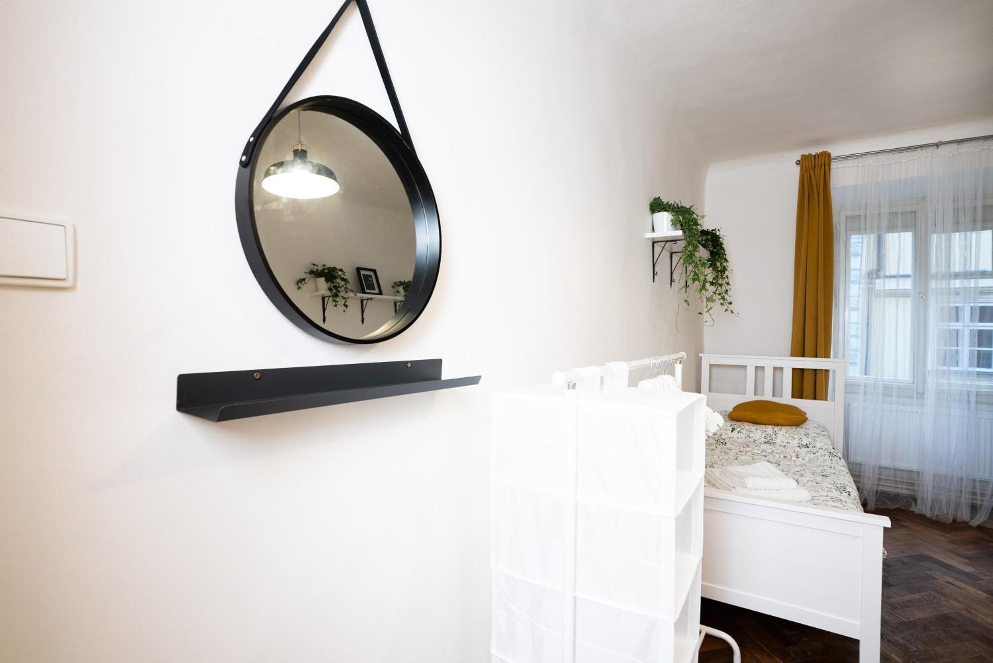 White Wolf House Hostel & Apartments Прага Экстерьер фото