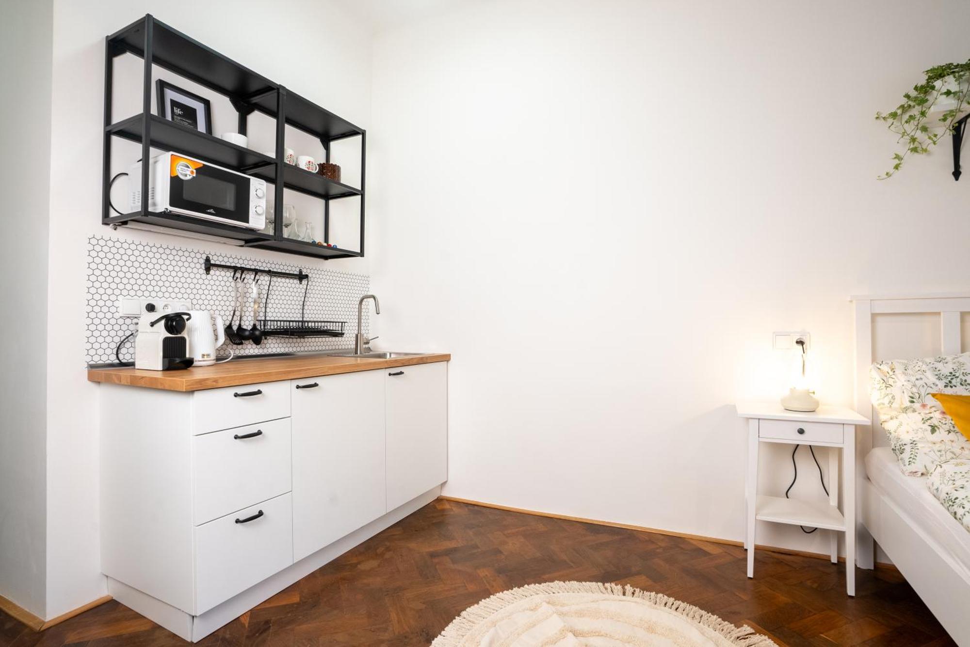 White Wolf House Hostel & Apartments Прага Экстерьер фото