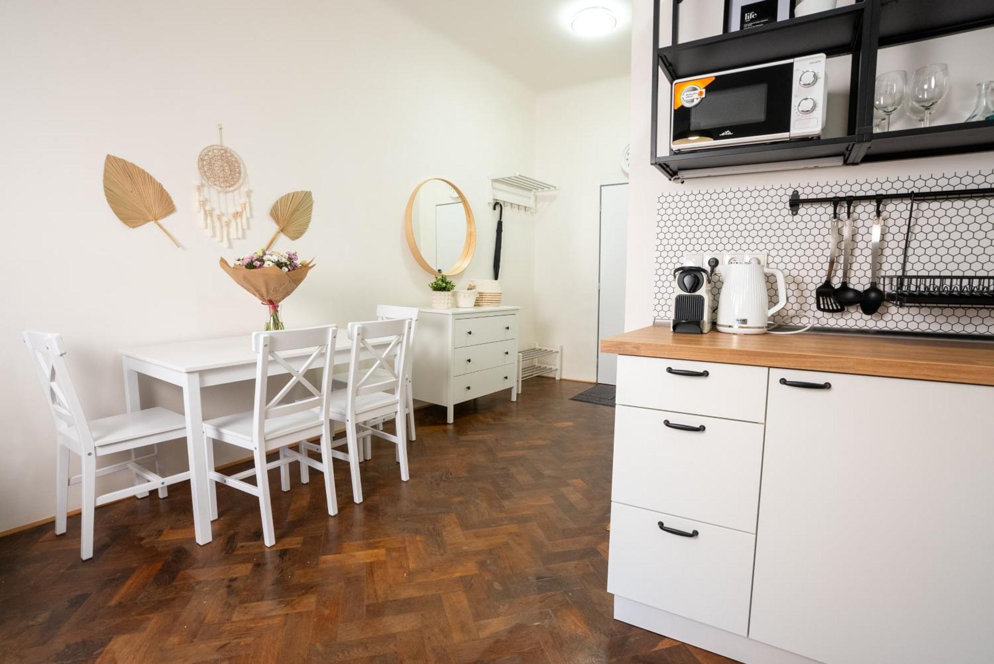 White Wolf House Hostel & Apartments Прага Экстерьер фото